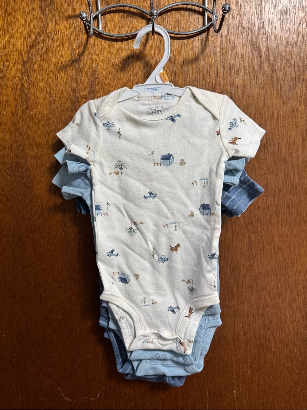 NWOT Carter’s baby onesies bodysuits